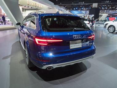 Detroit, bize - 15 Ocak 2018: Audi A4 Allroad Kuzey Amerika Uluslararası Otomobil Fuarı'nda şehir Detroit Cobo Center'da sırasında ekranda.