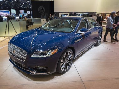 Detroit, bize - 15 Ocak 2018: Lincoln Continental Kuzey Amerika Uluslararası Otomobil Fuarı'nda şehir Detroit Cobo Center'da sırasında ekranda.