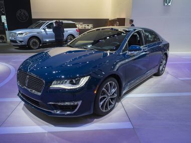 Detroit, bize - 15 Ocak 2018: Lincoln Mkz Kuzey Amerika Uluslararası Otomobil Fuarı'nda şehir Detroit Cobo Center'da sırasında ekranda.