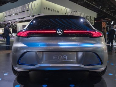 Detroit, bize - 15 Ocak 2018: Mercedes kavramı Eqa Kuzey Amerika Uluslararası Otomobil Fuarı'nda şehir Detroit Cobo Center'da sırasında ekranda.