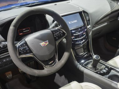 Detroit, bize - 15 Ocak 2018: Cadillac Ats-V coupe Kuzey Amerika Uluslararası Otomobil Fuarı'nda şehir Detroit Cobo Center'da sırasında ekranda.