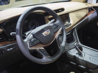 Detroit, bize - 15 Ocak 2018: Cadillac Ct5 Kuzey Amerika Uluslararası Otomobil Fuarı'nda şehir Detroit Cobo Center'da sırasında ekranda.