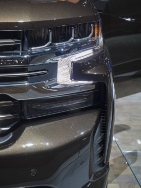 Detroit, bize - 15 Ocak 2018: Chevrolet Silverado kamyonet Kuzey Amerika Uluslararası Otomobil Fuarı'nda şehir Detroit Cobo Center'da sırasında ekranda.