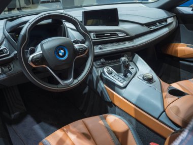 Detroit, bize - 15 Ocak 2018: Bmw i8 Kuzey Amerika Uluslararası Otomobil Fuarı'nda şehir Detroit Cobo Center'da sırasında ekranda.