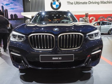 Detroit, bize - 15 Ocak 2018: Kuzey Amerika Uluslararası Otomobil Fuarı'nda şehir Detroit Cobo Center'da Bmw X3 ekranda.