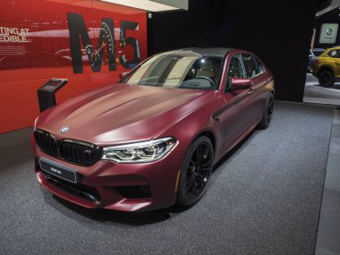 Detroit, bize - 15 Ocak 2018: Bmw M5 Kuzey Amerika Uluslararası Otomobil Fuarı'nda şehir Detroit Cobo Center'da sırasında ekranda.