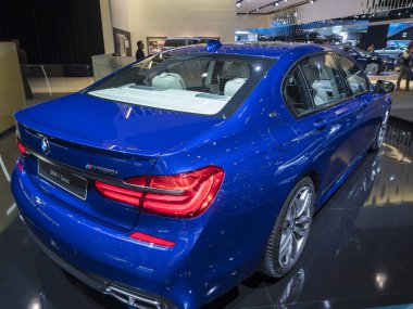 Detroit, bize - 15 Ocak 2018: Bmw 760i Kuzey Amerika Uluslararası Otomobil Fuarı'nda şehir Detroit Cobo Center'da sırasında ekranda.