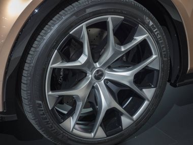 Detroit, bize - 15 Ocak 2018: Lexus Lf-1 sınırsız Kuzey Amerika Uluslararası Otomobil Fuarı'nda şehir Detroit Cobo Center'da sırasında ekranda.