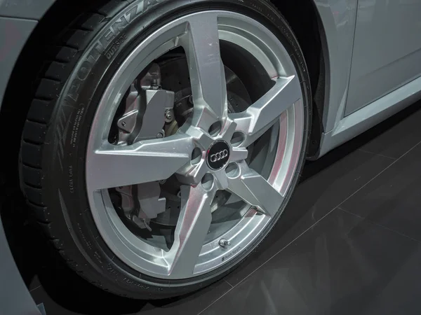 Detroit, bize - 15 Ocak 2018: Audi Ttrs Kuzey Amerika Uluslararası Otomobil Fuarı'nda şehir Detroit Cobo Center'da sırasında ekranda.