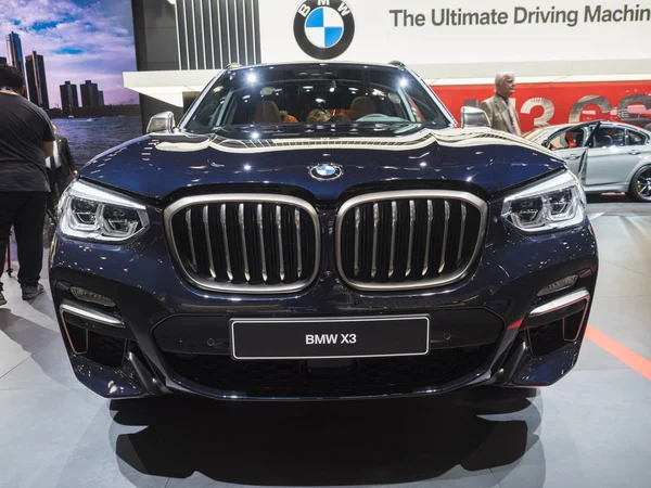 Detroit, bize - 15 Ocak 2018: Kuzey Amerika Uluslararası Otomobil Fuarı'nda şehir Detroit Cobo Center'da Bmw X3 ekranda.