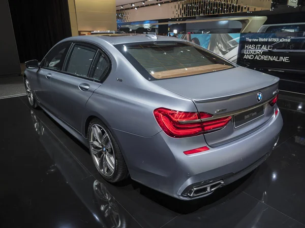 Detroit, bize - 15 Ocak 2018: Bmw 760i Kuzey Amerika Uluslararası Otomobil Fuarı'nda şehir Detroit Cobo Center'da sırasında ekranda.