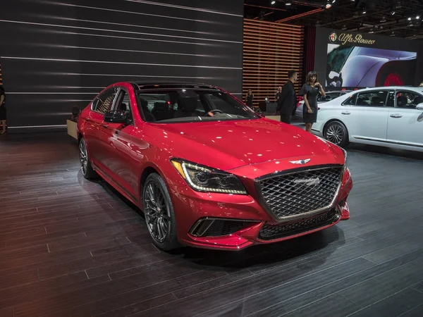 Detroit, bize - 15 Ocak 2018: Genesis G80 spor Kuzey Amerika Uluslararası Otomobil Fuarı'nda şehir Detroit Cobo Center'da sırasında ekranda.