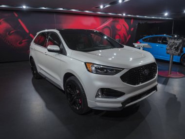 Detroit, bize - 15 Ocak 2018: Ford Edge St Kuzey Amerika Uluslararası Otomobil Fuarı'nda şehir Detroit Cobo Center'da sırasında ekranda.