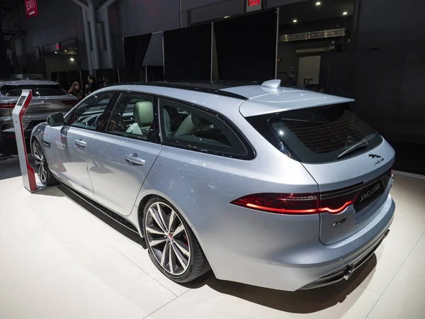 Jaguar XF en el Salón Internacional del Automóvil de Nueva York 2018 — Foto de Stock
