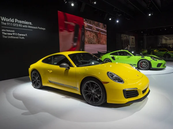 Porsche 911-T és a 911 Gt3 Rs Weissach kiadás a 2018-ban New York-i nemzetközi autó show Jogdíjmentes Stock Képek