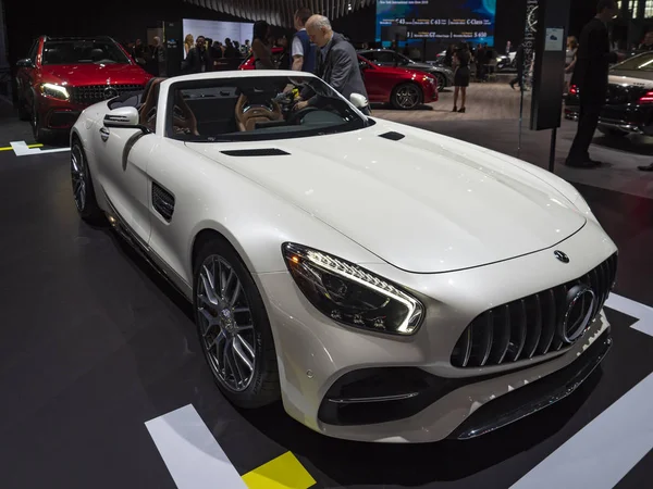 Mercedes AMG GT C Roadster på New York International Auto Show 2018 – stockfoto