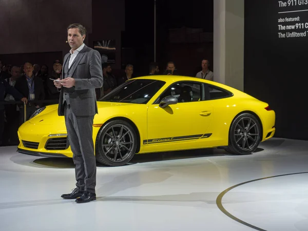 Klaus Zellmer debütál az új Porsche 911t és a 2018-ban New York International Auto Show Gt3 Rs Jogdíjmentes Stock Fotók