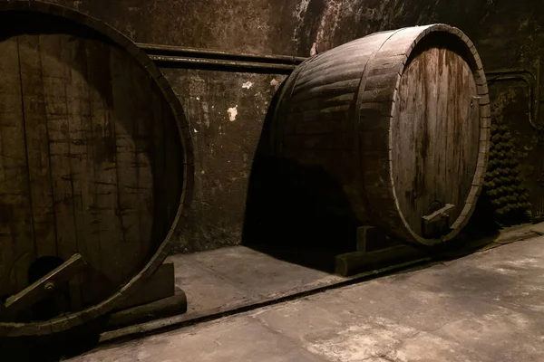 Dark Old Cellar Large Wine Oak Barrels — Stock Photo, Image