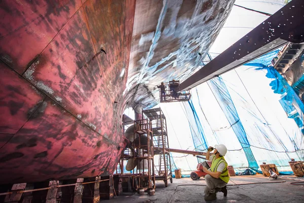 Inspector Topógrafo Controlador Puerto Capitán Atraque Spection Informan Del Progreso — Foto de Stock