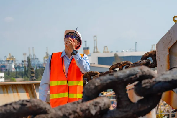 Werkend Motor Scheepsbemanningsleden Die Het Schip Valankerplaats Van Het Schip — Stockfoto