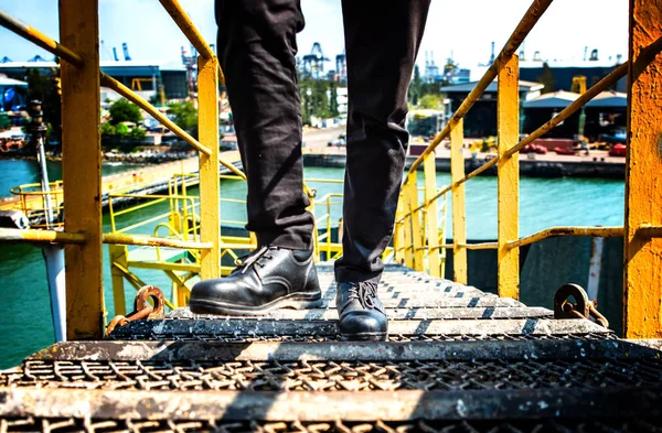 Los Zapatos Seguridad Del Trabajador Ingeniería Que Caminan Mente Pisan — Foto de Stock