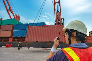 loading master, supervisor, foreman, working takes control loading discharging operation communication by walkie talkie radio, working in port terminal by technology online connection