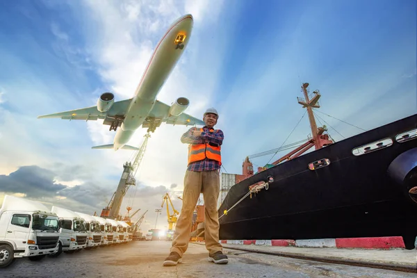 Logistieke Systeemdiensten Omvatten Alle Zeevracht Afhandeling Met Land Trucking Trailer — Stockfoto