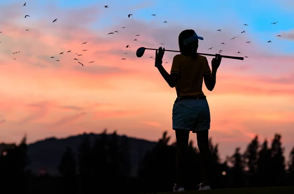 Silueta Mujer Golfista Una Acción Relxa Disfrutar Después Golpear Una —  Fotos de Stock