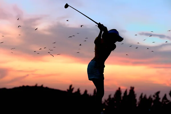 Silueta Mujer Golfista Una Acción Giro Hacia Abajo Completado Golpeó —  Fotos de Stock
