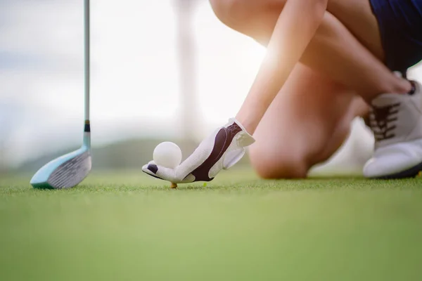 Hand Young Woman Golf Player Holding Golf Ball Push Wooden — 스톡 사진