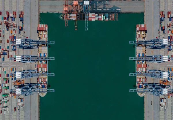 Konteynır Limanı Terminali Meşgul Gemilerin Sıkışıklığı Tüm Dünyaya Kargo Ulaşım — Stok fotoğraf