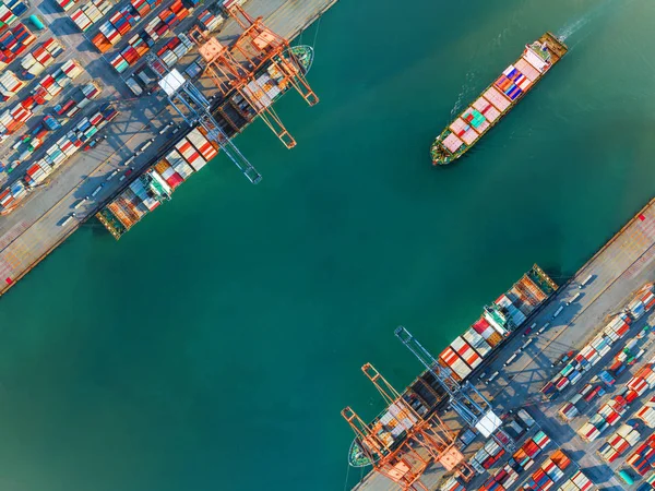 Containerhafen Terminal Halten Beschäftigt Und Staus Durch Die Schiffe Schiffe lizenzfreie Stockfotos