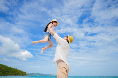 Babam ve Drauther deniz sahilinde birlikte oynuyorlardı. Babam çocuk Drauther 'la tek başına ilgileniyordu.