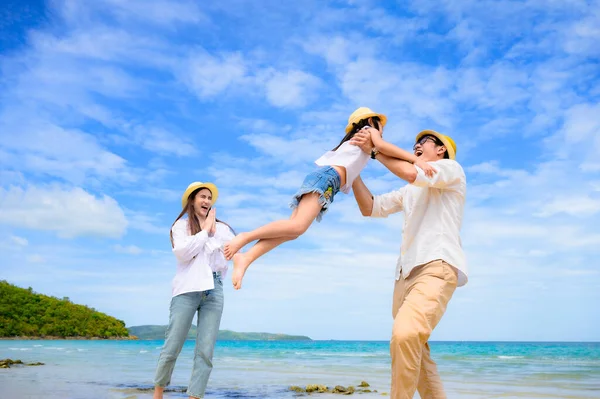 Gruppo Famiglia Felice Gode Viaggio Della Spiaggia Mare Insieme Vacanza — Foto Stock