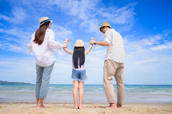 Parent Père Mère Tenant Main Enfant Toujours Prendre Soin Destination — Photo