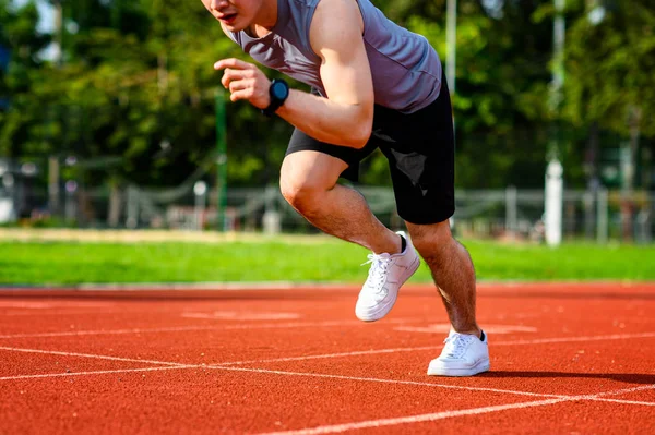 Piernas Del Hombre Sano Deporte Posición Empezar Correr Camino Del Fotos De Stock