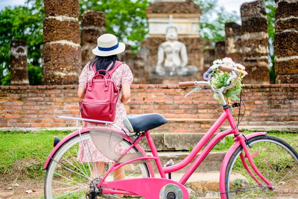 Turista Mujer Disfrutar Caminar Para Ver Parque Histórico Tailandia Emocionante —  Fotos de Stock