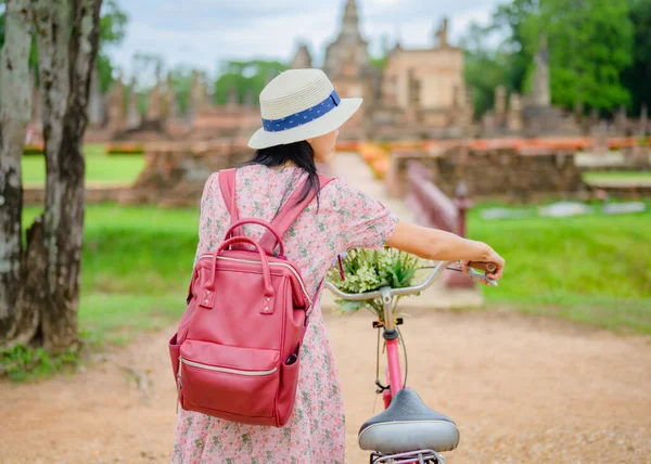 Donna Turista Godere Equitazione Bicicletta Locale Vedere Storico Parco Della — Foto Stock