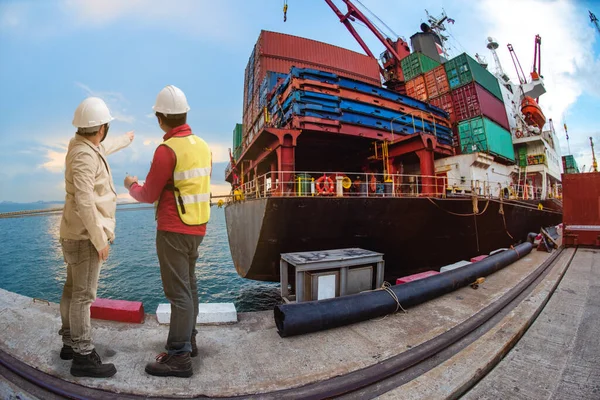 Kikötőkezelővel Folytatott Kereskedés Során Vizsgálják Felül Kikötői Terminálban Rakománynak Kikötői — Stock Fotó
