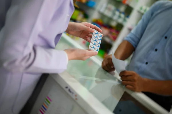 Medicine Bundle Hands Selling Pharmacist Offer Man Customers Buy Drug — Stock Photo, Image