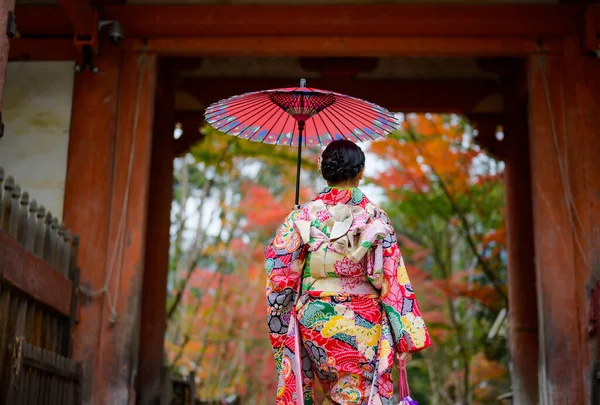 Mulher Segurando Guarda Chuva Retro Estilo Moda Antiga Vestindo Tradicional — Fotografia de Stock