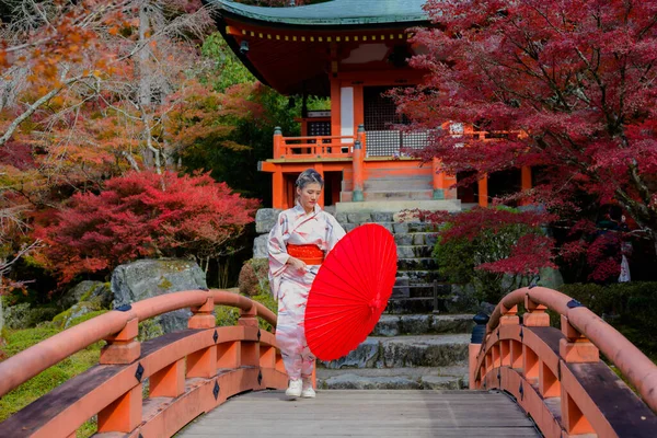 Woman Old Fashion Style Wearing Traditional Original Japanese Dressed Walks — 스톡 사진