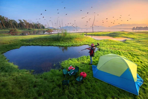 Man Photographer Traveller Backpacker Enjoy Nature Lake Morning Traveling Vacation — Stock Photo, Image