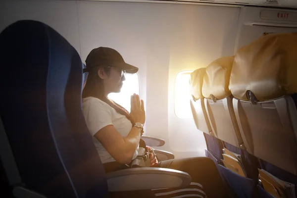 Mulher Passageira Aeronave Embarque Doente Airfly Preocupar Rezar Para Cofre — Fotografia de Stock