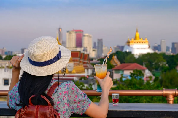 Tourist Acting Enjoy Drinking Rooftop Building View Historic Park Golden — Φωτογραφία Αρχείου