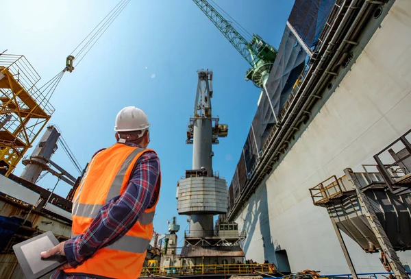 Stevedore Voorman Engineering Laden Master Gesprekken Met Kraanmachinist Door Walkie — Stockfoto