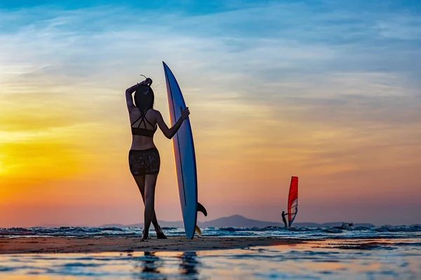 Silhouette Woman Holding Surfboard Standing Disappoint Edge Sea Wave Looking — Stock Photo, Image