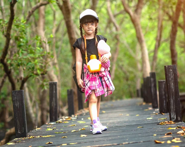 Meninas Viajam Viagem Campo Juntos Floresta Tropical Aprendendo Natureza Para — Fotografia de Stock