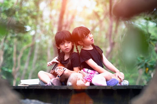 Little Twin Girls Playing Ukulele Sing Song Together Forest Park — Stock Photo, Image