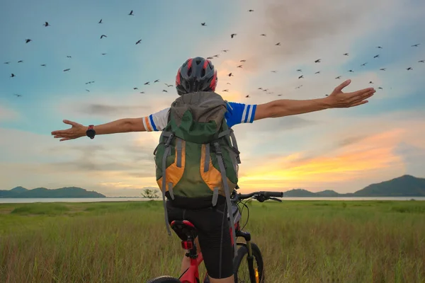 Woman Cyclist Bicycle Cheerfully Riding Way Meadow Field Adventure Woman — Stok fotoğraf